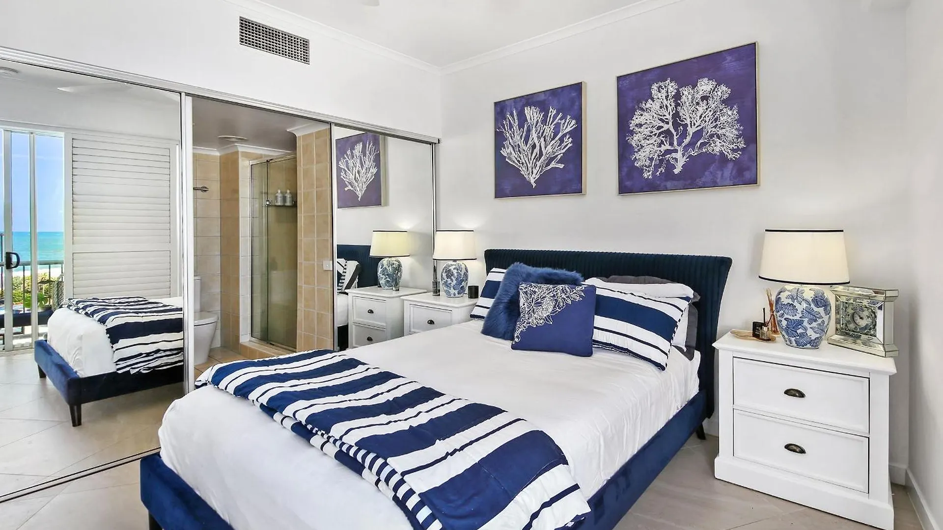 Absolute Beachfront Rolling Surf Resort 卡伦德拉 澳大利亚