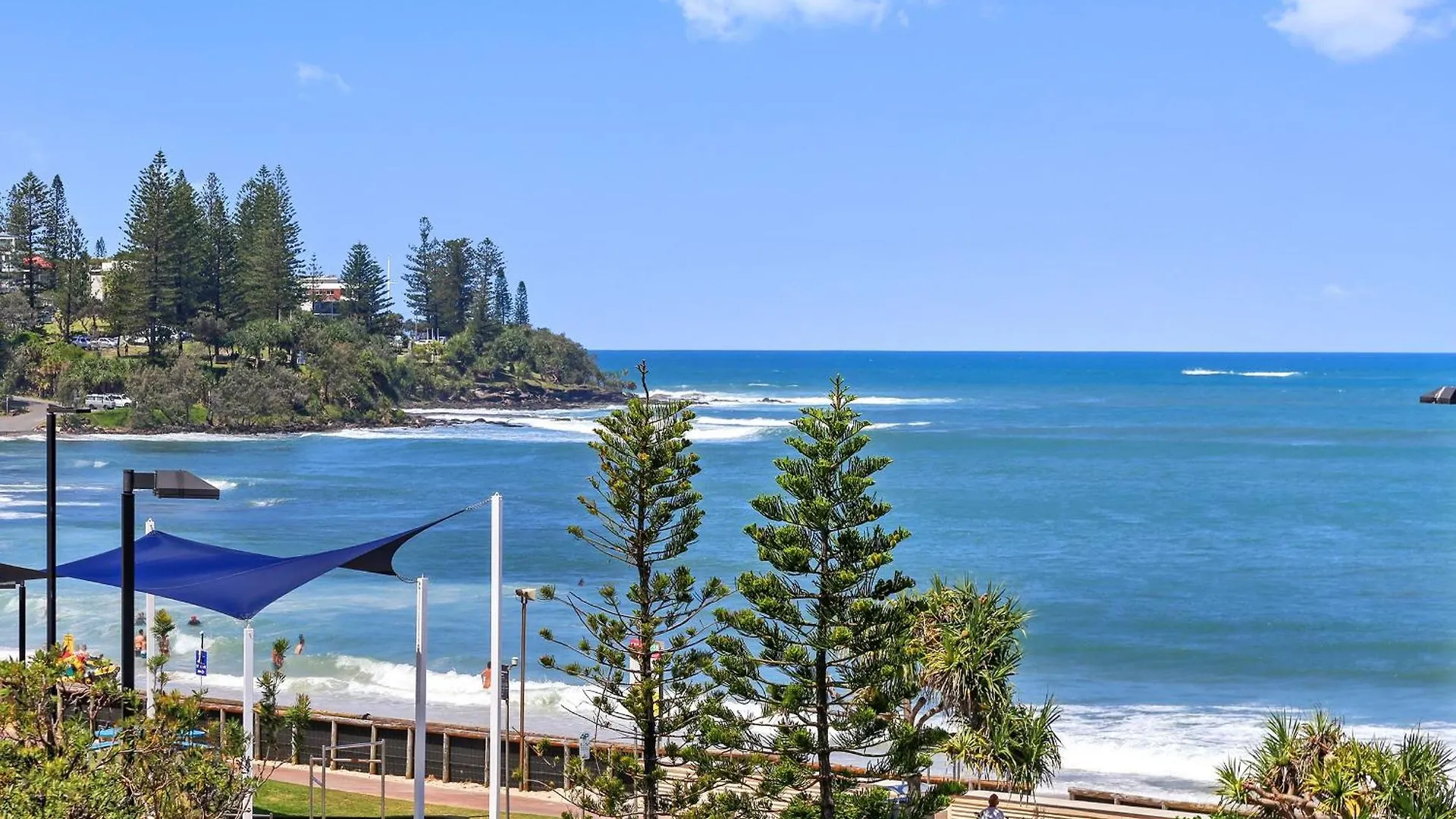 Absolute Beachfront Rolling Surf Resort 卡伦德拉